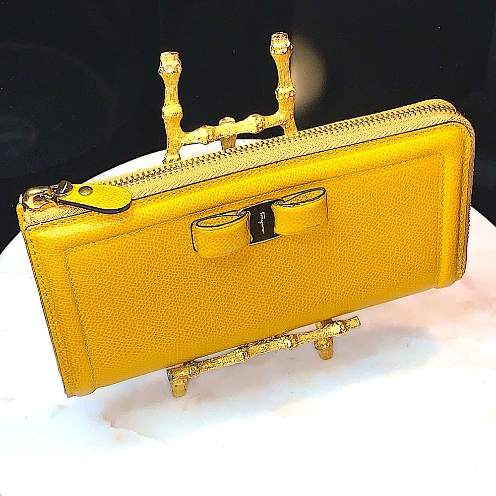SALVATORE FERRAGAMO VALA RIBBON ZIPPY WALLET LONG